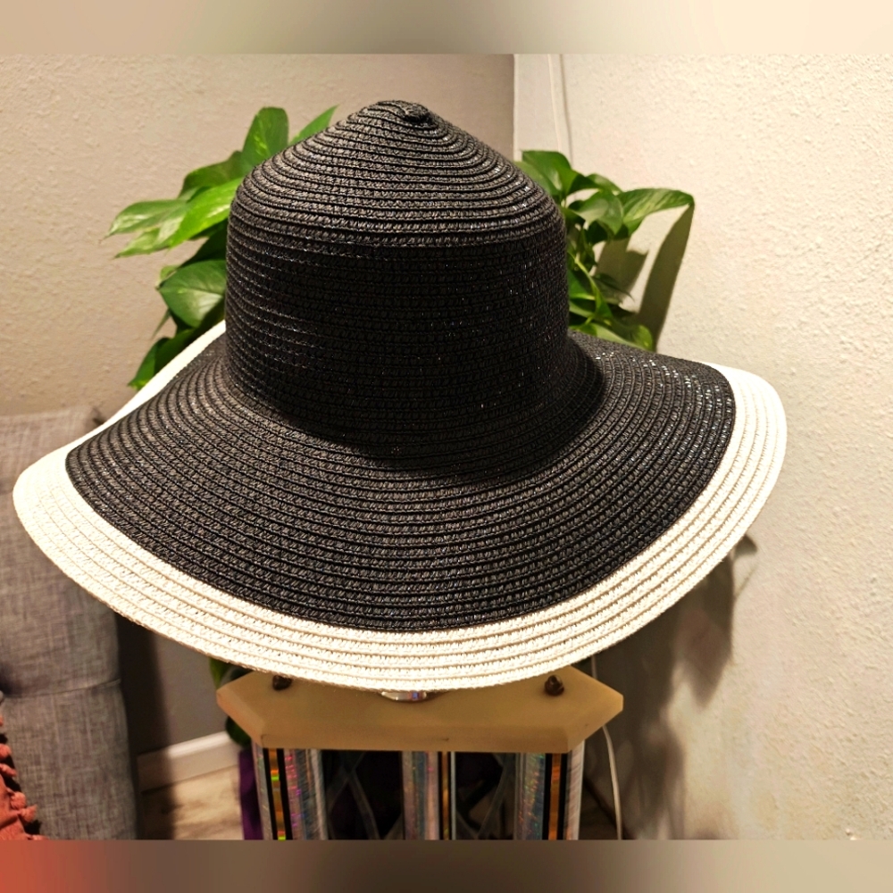 NEW|Black and White Floppy Beach Hat